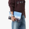 Aren Armbandtasche aus Visetos mit Farbverlauf