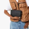 Aren Crossbody als Umhängetasche aus Visetos Aren Crossbody als Umhängetasche aus Visetos