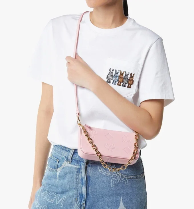 Aren Crossbody aus Maxi Monogram-Leder