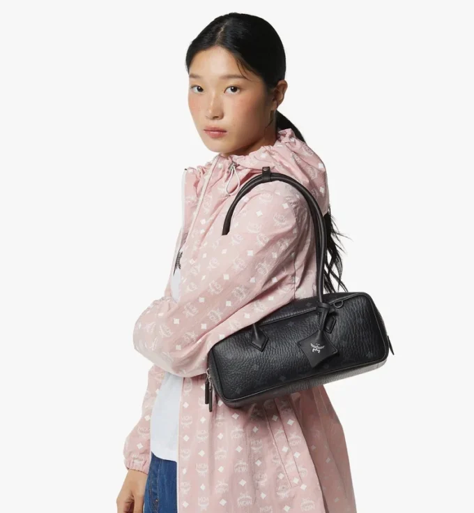 Aren East West Schultertasche aus Visetos Aren East West Schultertasche aus Visetos