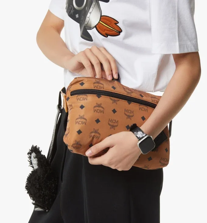 Aren Packable Tote aus Monogram-Nylon Aren Packable Tote aus Monogram-Nylon