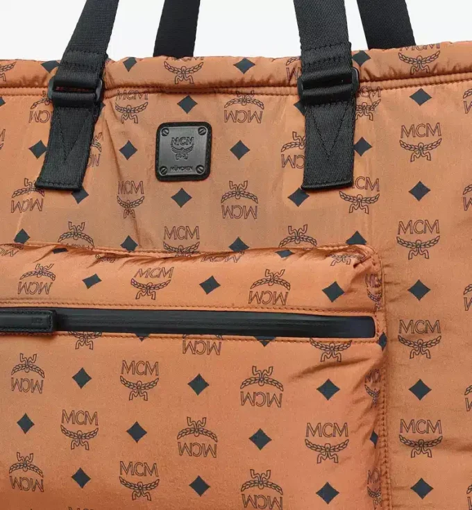 Aren Packable Tote aus Monogram-Nylon Aren Packable Tote aus Monogram-Nylon
