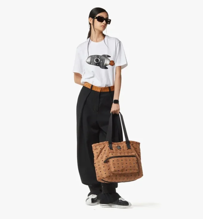 Aren Packable Tote aus Monogram-Nylon Aren Packable Tote aus Monogram-Nylon