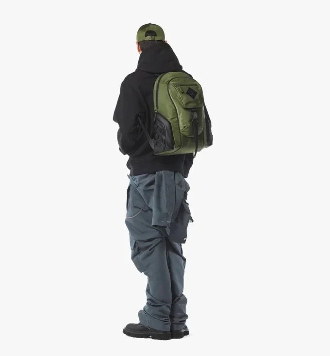 Aren Rucksack aus Econyl® und Leder mit Monogram-Print