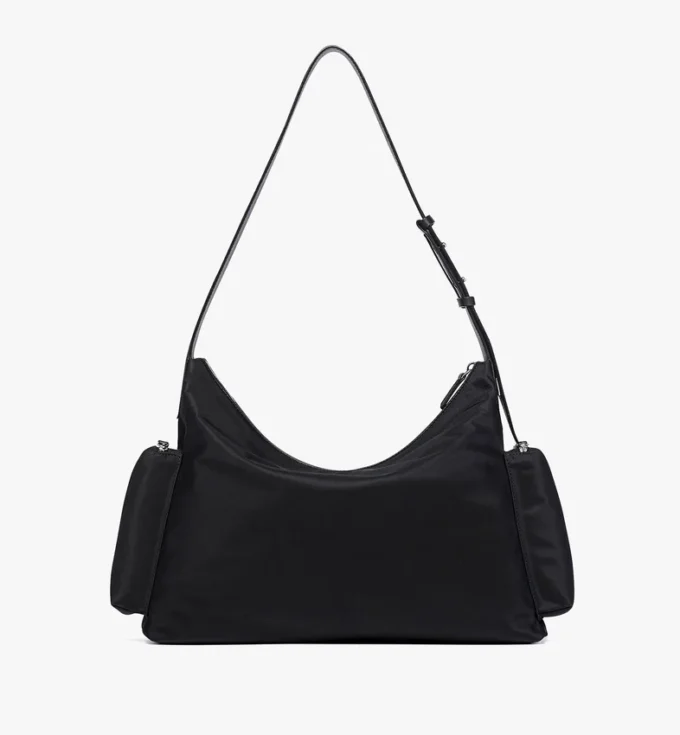 Aren Zip Hobo aus Econyl® und Leder mit Monogramm-Print Aren Zip Hobo aus Econyl® und Leder mit Monogramm-Print