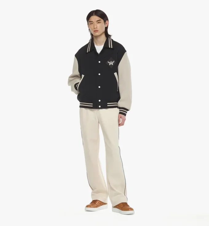 Essential Logo-Patch-Varsity-Jacke