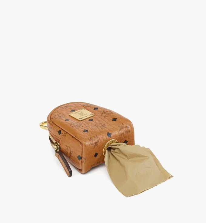 Gassi-Beutelspender mit Handschlaufe aus Leder mit Monogram-Print Gassi-Beutelspender mit Handschlaufe aus Leder mit Monogram-Print
