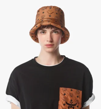 Gepolsterte Bucket Mütze aus Econyl® mit Monogram-Print Gepolsterte Bucket Mütze aus Econyl® mit Monogram-Print