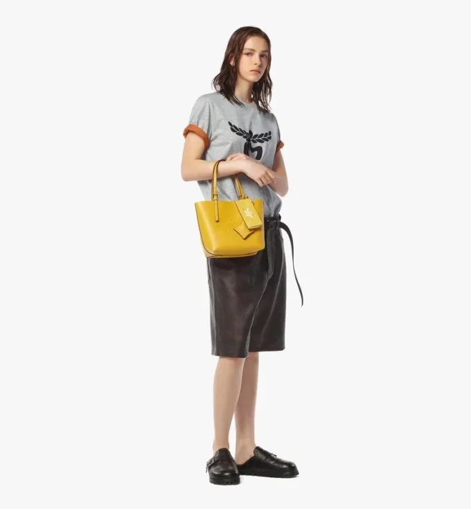 Himmel Shopper aus geprägtem Logo-Leder