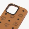iPhone 16 Pro Max MCM x Casetify Messingplättchen Bioveg iPhone-Hülle iPhone 16 Pro Max MCM x Casetify Messingplättchen Bioveg iPhone-Hülle