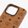 iPhone 16 Pro MCM x Casetify Messingplatte Bioveg iPhone-Hülle iPhone 16 Pro MCM x Casetify Messingplatte Bioveg iPhone-Hülle