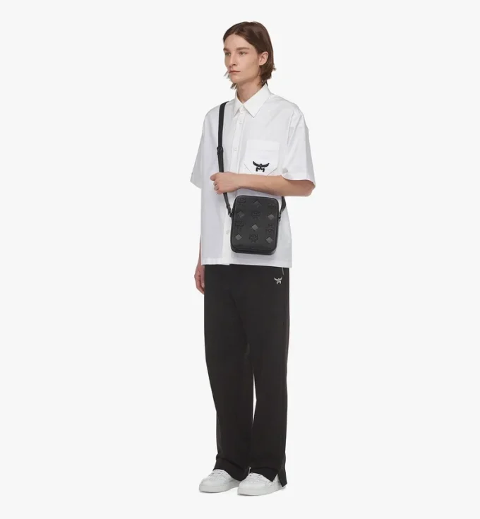 Klassik Crossbody aus Maxi Monogram-Leder Klassik Crossbody aus Maxi Monogram-Leder