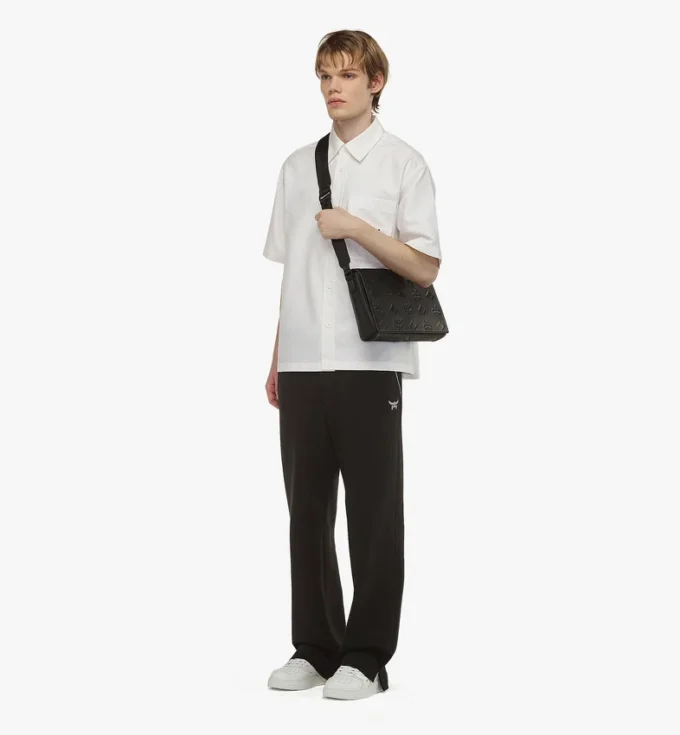 Klassik Messenger aus Leder mit Maxi Monogram Klassik Messenger aus Leder mit Maxi Monogram