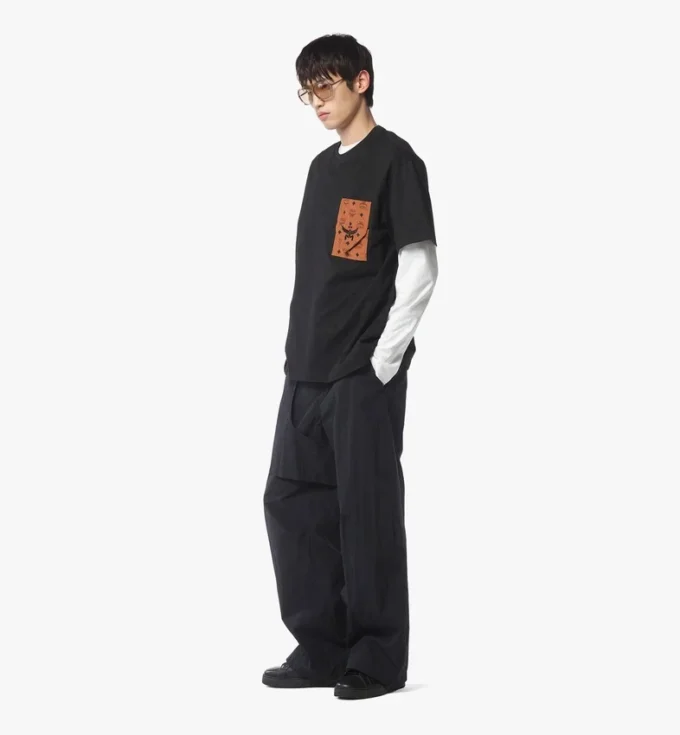 T-Shirt mit Monogramm-Aufnäher-Tasche aus Bio-Baumwolle T-Shirt mit Monogramm-Aufnäher-Tasche aus Bio-Baumwolle