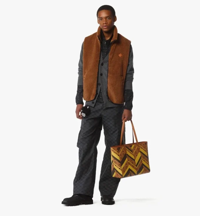 Toni Shopper mit Reißverschluss oben und Nieten in Mega Herringbone Visetos Toni Shopper mit Reißverschluss oben und Nieten in Mega Herringbone Visetos