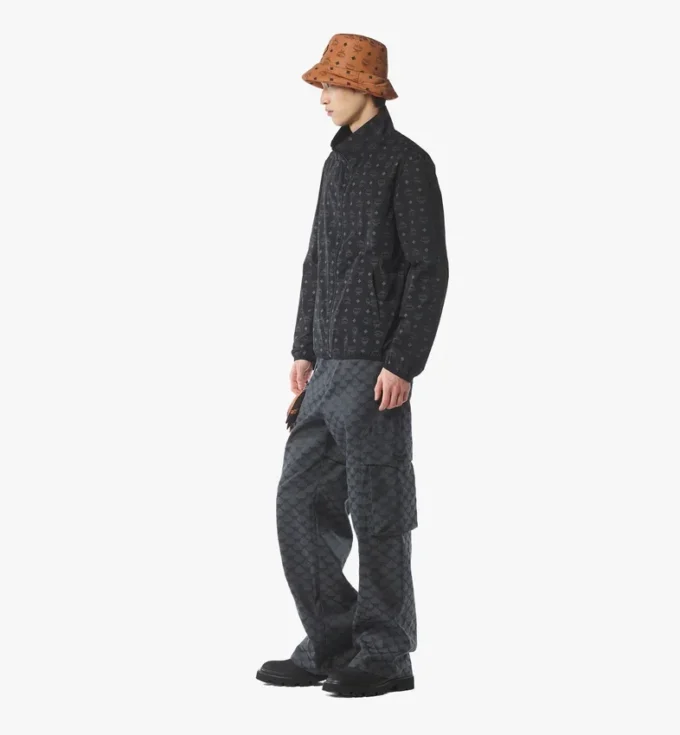 Wendbare Windjacke mit Monogramm-Print aus Econyl® Wendbare Windjacke mit Monogramm-Print aus Econyl®
