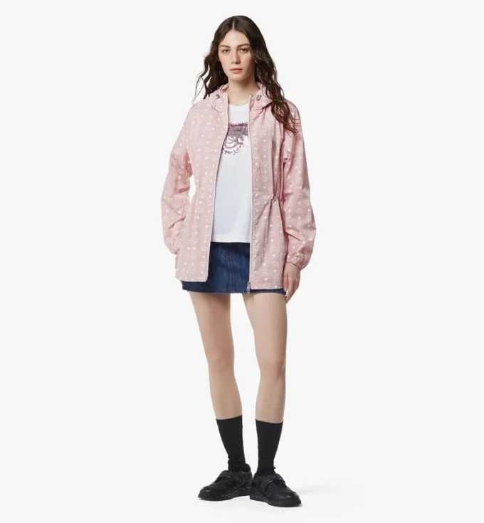 Windjacke mit Kapuze und Monogramm-Print aus recyceltem Nylon Windjacke mit Kapuze und Monogramm-Print aus recyceltem Nylon