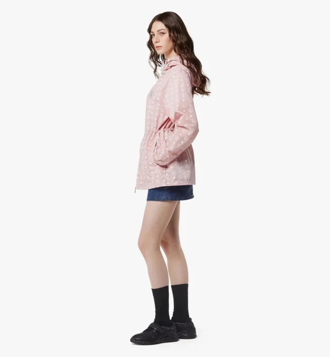 Windjacke mit Kapuze und Monogramm-Print aus recyceltem Nylon Windjacke mit Kapuze und Monogramm-Print aus recyceltem Nylon