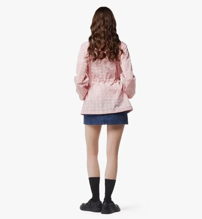 Windjacke mit Kapuze und Monogramm-Print aus recyceltem Nylon Windjacke mit Kapuze und Monogramm-Print aus recyceltem Nylon
