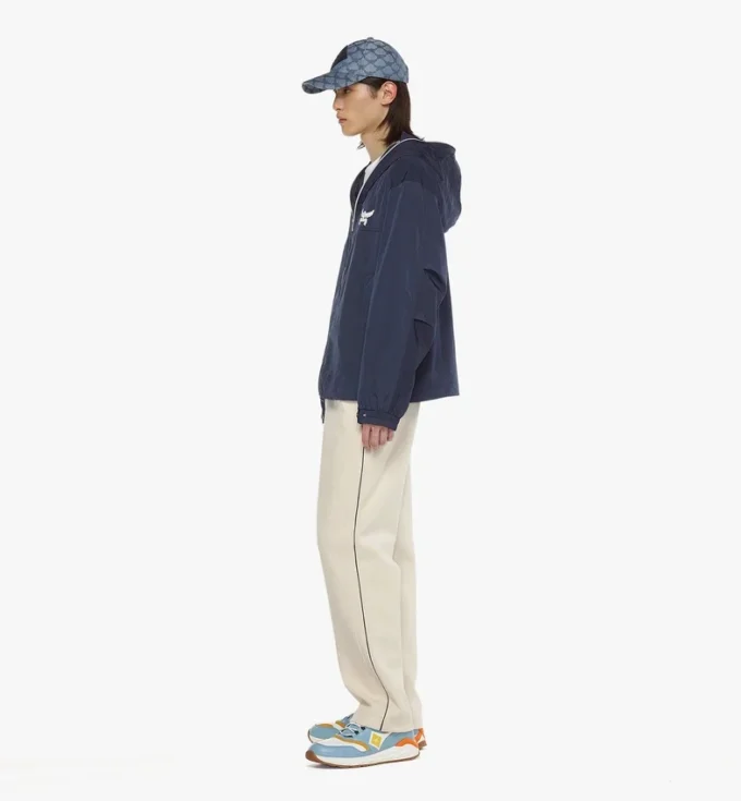 Windjacke mit Laurel-Logo aus Econyl® Windjacke mit Laurel-Logo aus Econyl®