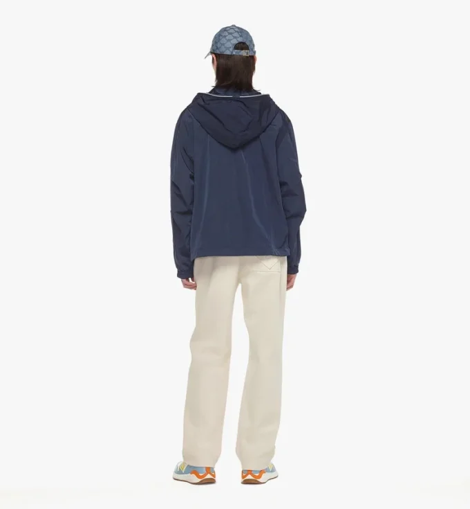 Windjacke mit Laurel-Logo aus Econyl® Windjacke mit Laurel-Logo aus Econyl®